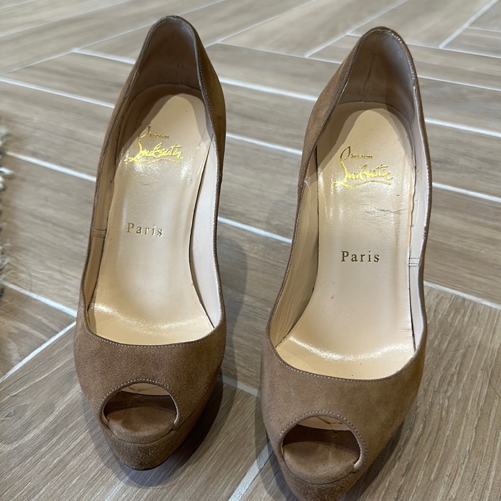 CHRISTIAN LOUBOUTIN TAN SUEDE PUMPS- WORN ONCE// SIZE 36